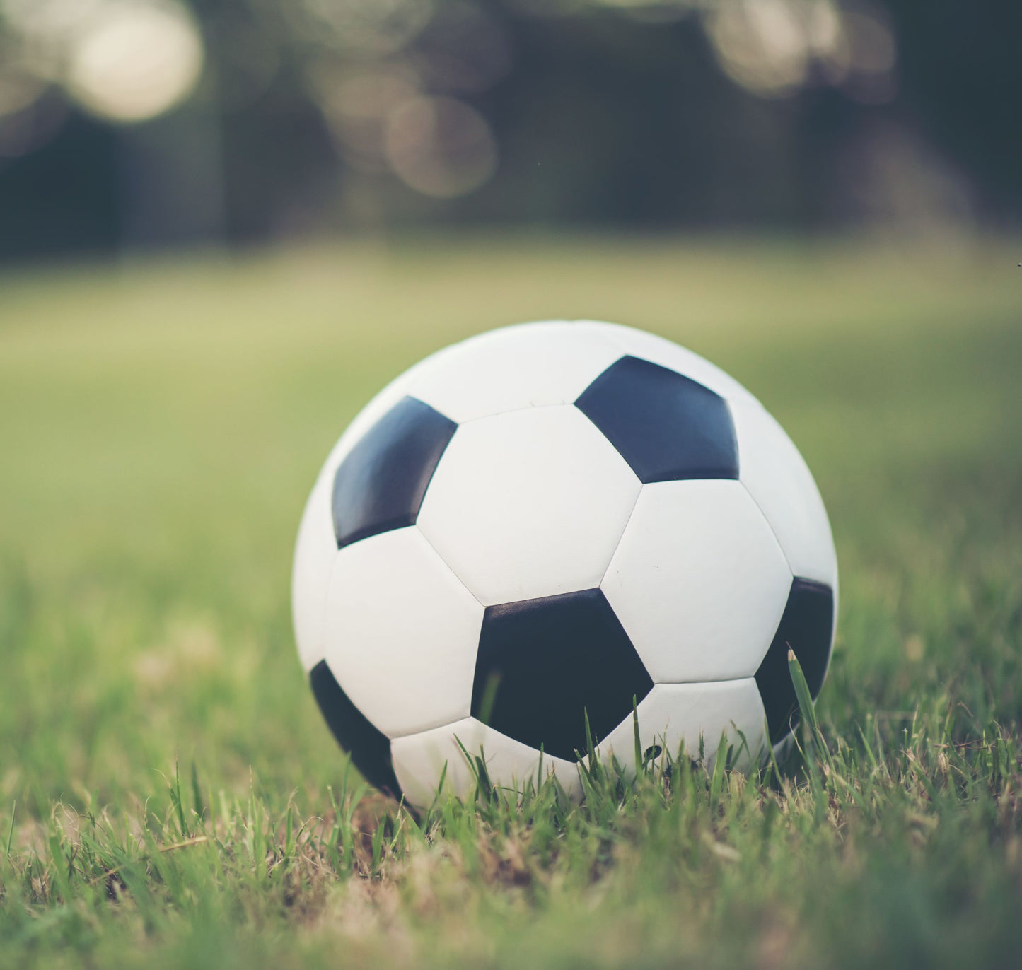 Futbol | Grados: 1st - 6th | MARTES Y JUEVES | 4:00pm a 6:00pm (INVIERNO) | 5:00pm a 7:00pm (VERANO)